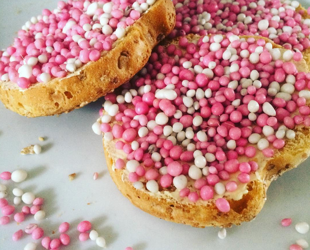 Beschuit-met-muisjes